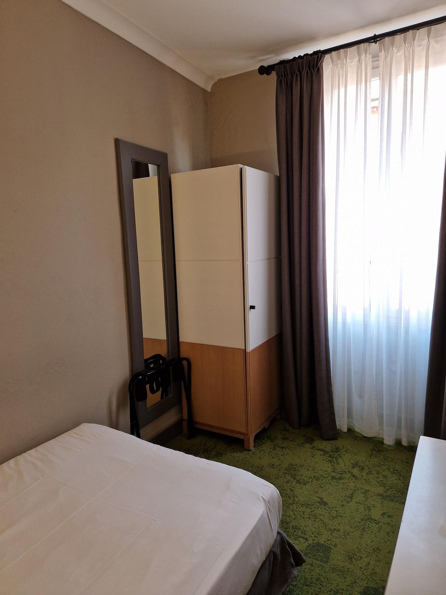 Hotel La Villa Tosca Кан Екстериор снимка